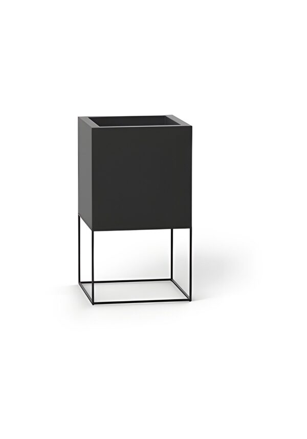 pot de fleurs extérieur Vela carré sur pied en polyéthylène noir, vue de face