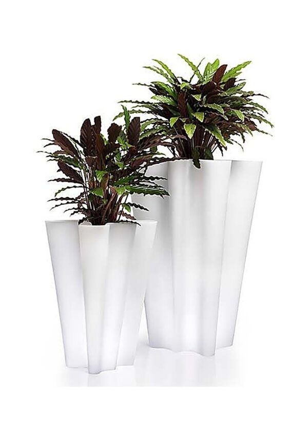 pot extérieur design Bye-Bye deux pots hauts blancs plantés sur fond blanc
