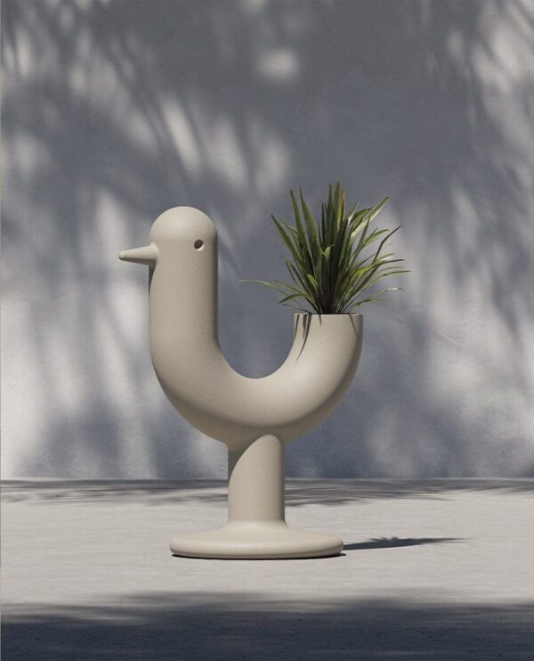 pot lumineux Peacock Vondom plante dans un jardin