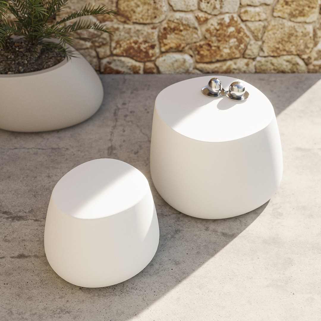 pouf bas Stone Vondom en situation, photo d'ambiance