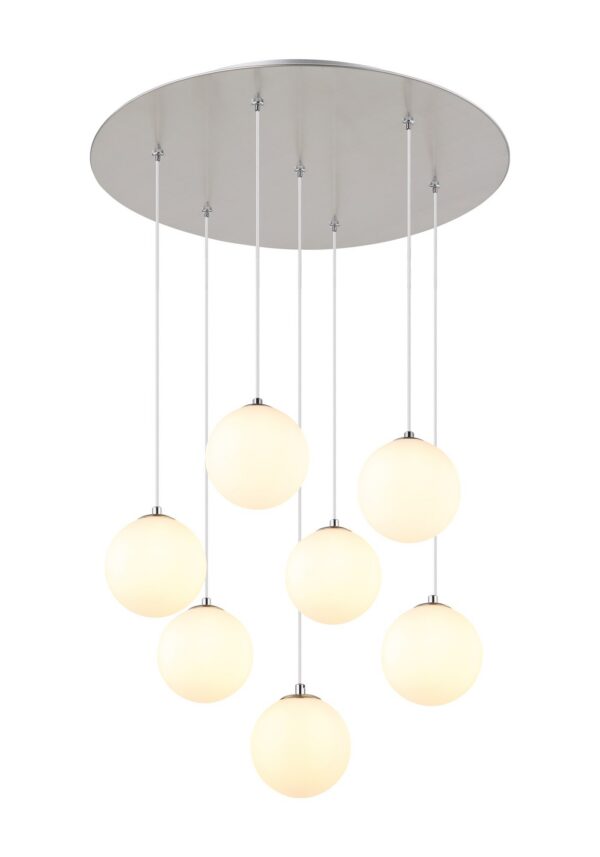 suspension 7 boules verre opale 7 boules opale sous rosace ronde nickel mat, vue allumée sur fond blanc