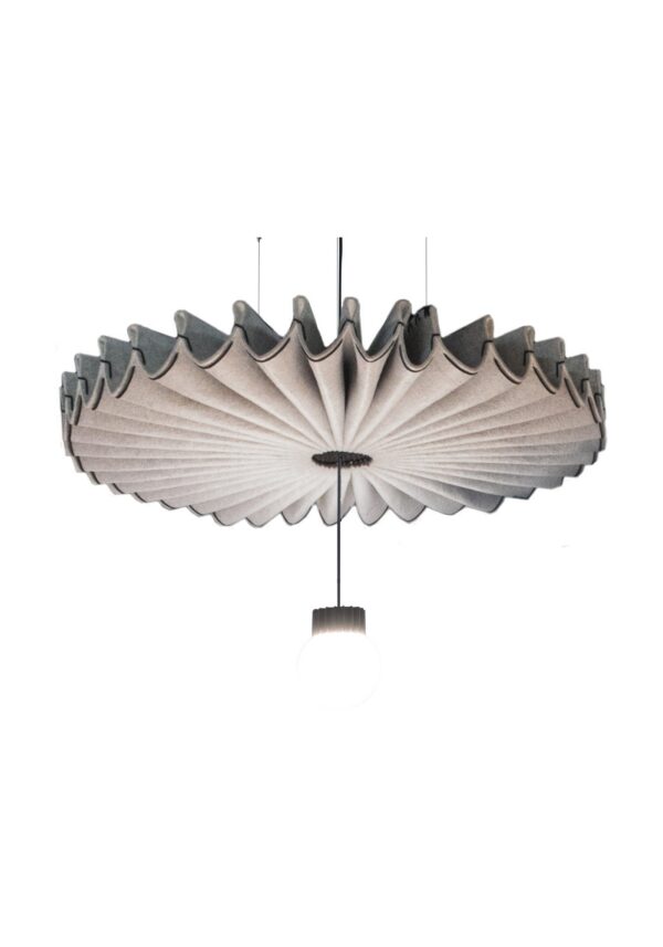 suspension acoustique BuzziPleat Light BuzziSpace, modèle Ripple en feutre gris, fond blanc