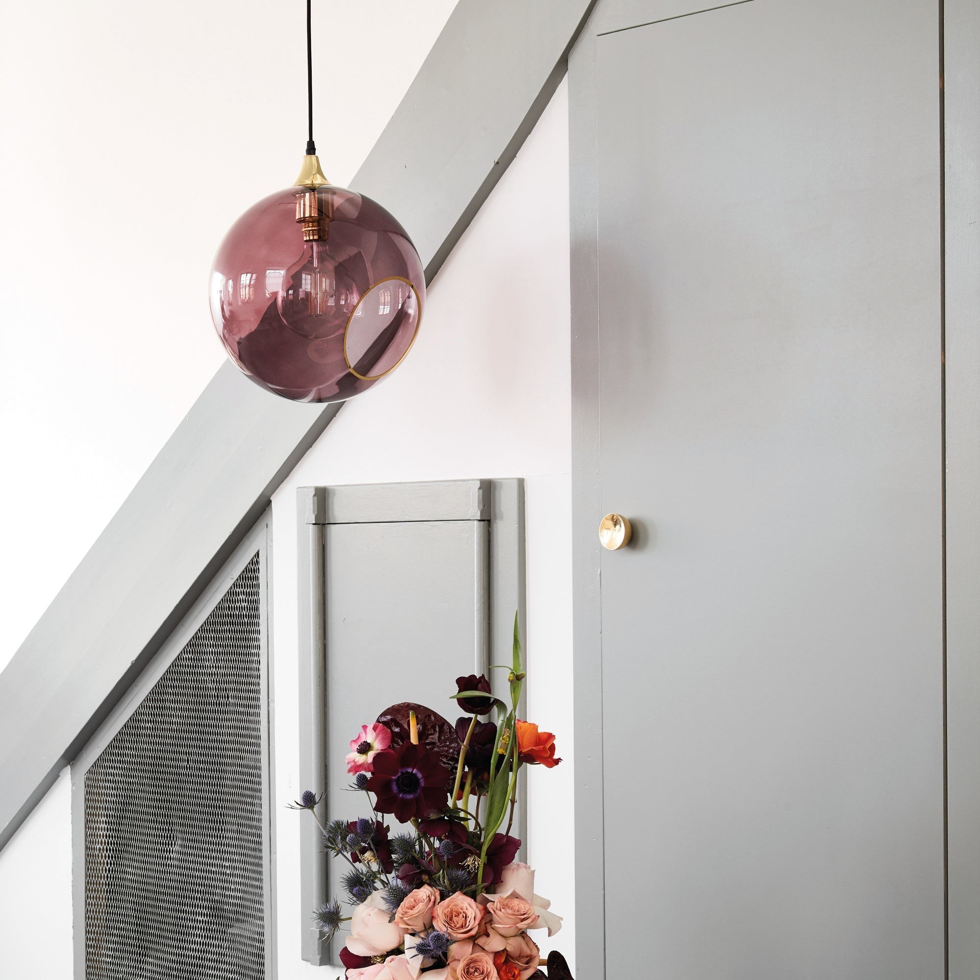 Suspension Ballroom par Design by Us, verre soufflé, Ø20 ou Ø32 cm suspension Ballroom Design by Us, version XL de 32 cm en verre violet