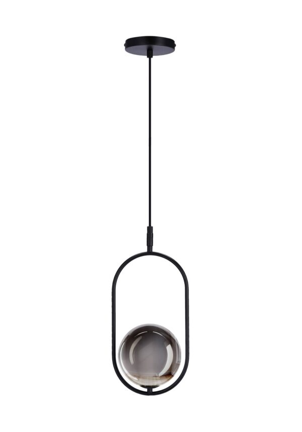 suspension cadre ovale un globe sur fond blanc