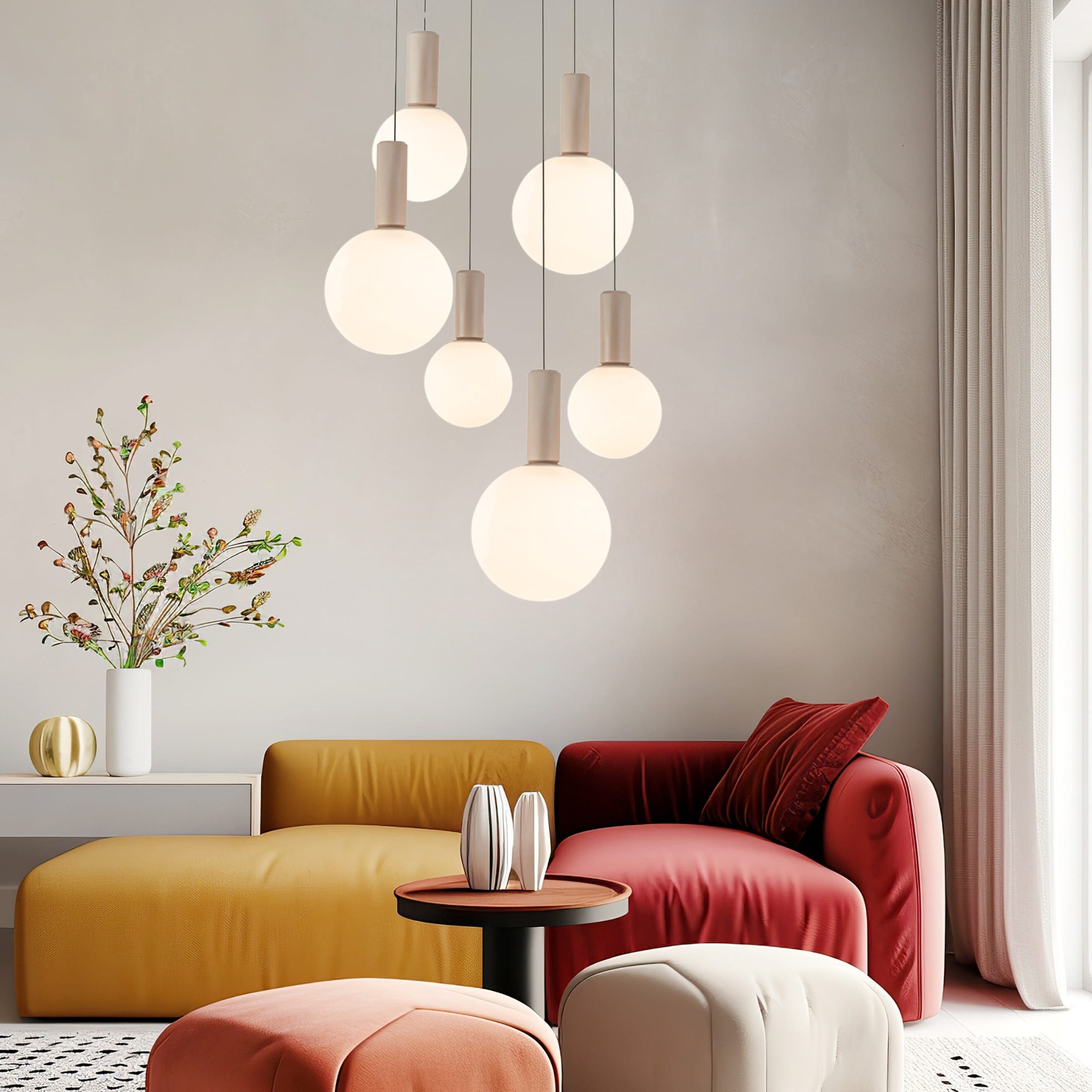 Suspension cascade 6 globes opale, plateau rond en métal beige, G9 suspension cascade 6 globes dans un salon coloré