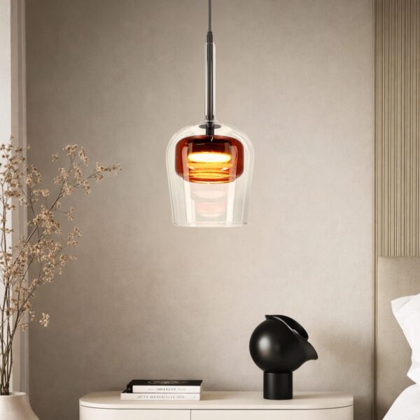 suspension cloche verre teinté marron pres d une commode dans une chambre
