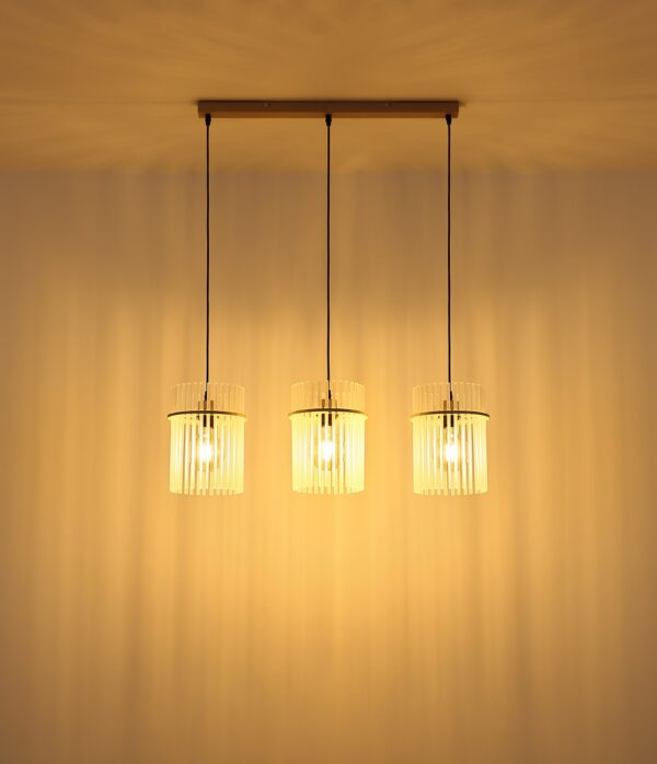 suspension cylindres barreaux de verre, 3 lumières en ligne allumée, lumière chaude sur le plafond