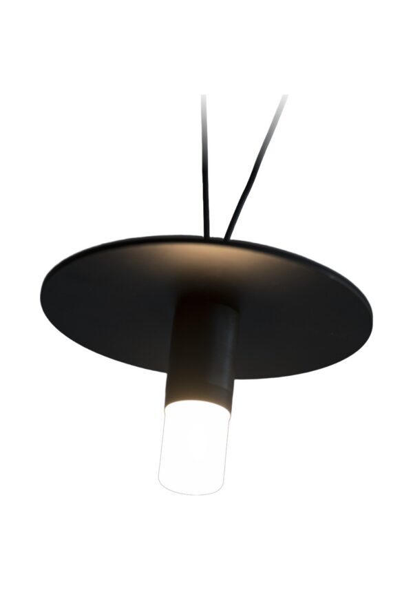 suspension D02 Pendant OliveLab, noir mat, gros plan sur un point lumineux avec diffuseur