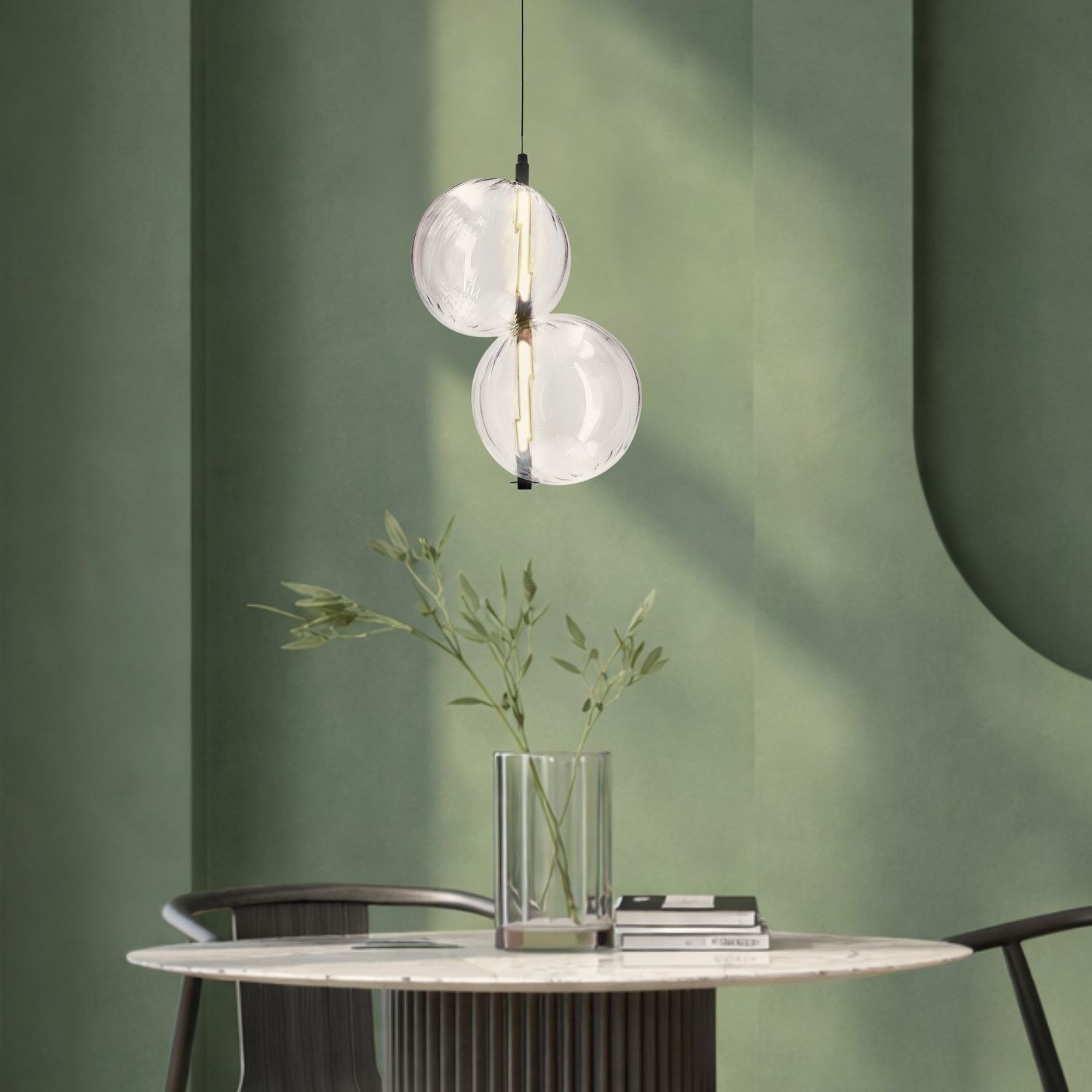 Suspension deux boules en verre transparent, LED 10 W, 2 tailles suspension deux boules de verre largeur 24 cm sur un mur vert