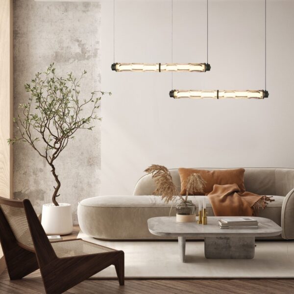 suspension horizontale en verre ondulé 66 cm au dessus d une table basse dans un salon