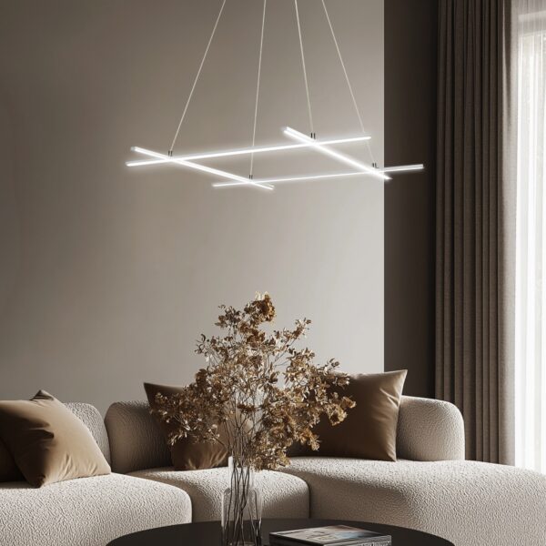 suspension LED barres croisées 70 x 70 cm dans un salon beige