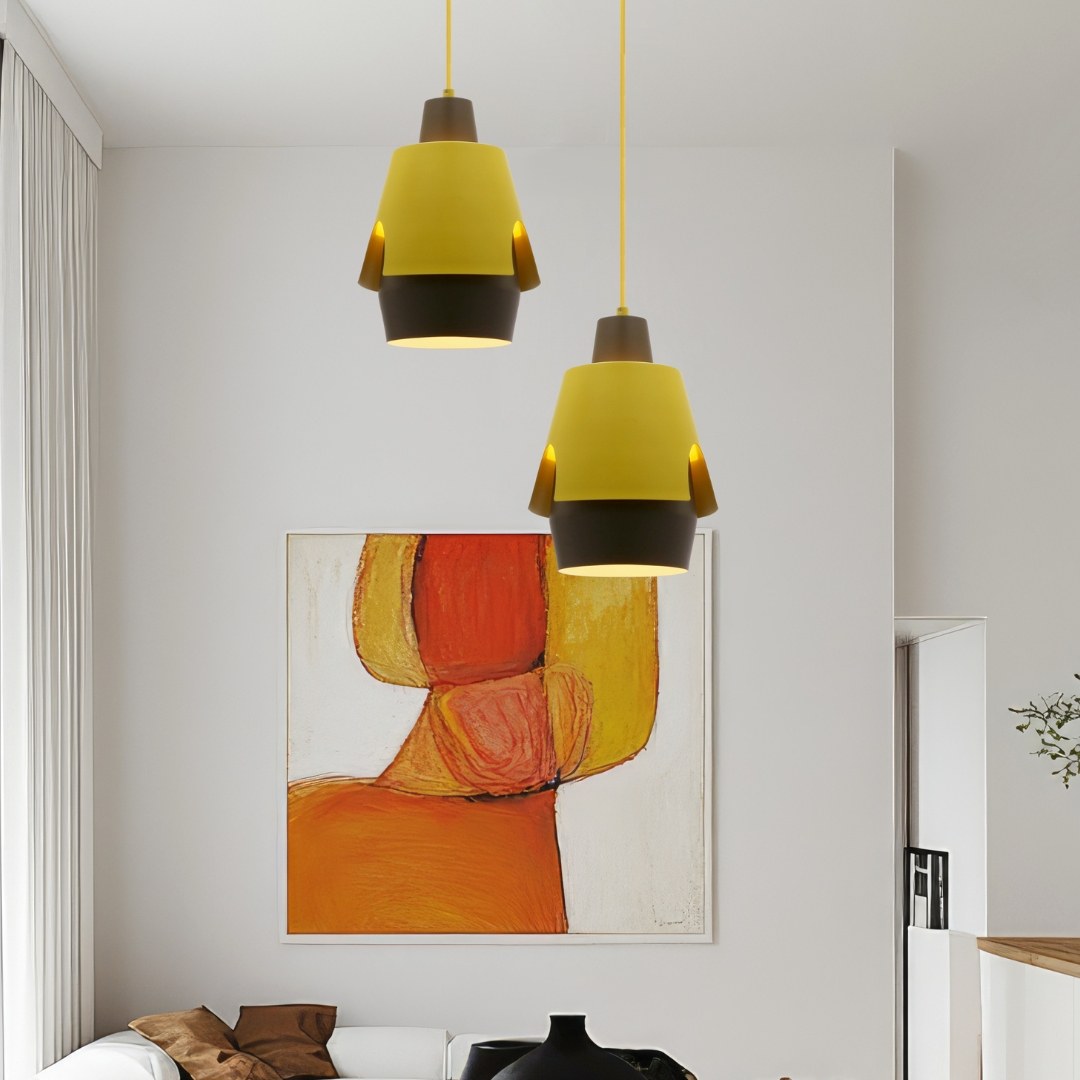 Suspension métal jaune et noir, design graphique, E27, Ø 22 cm suspension métal jaune gros plan sur la coque