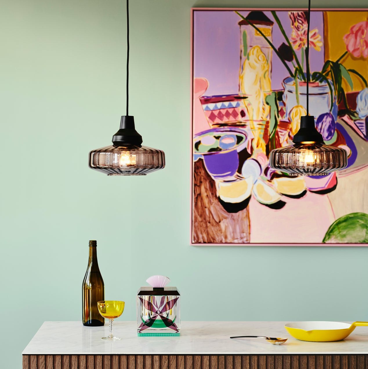 Suspension New Wave Optic Pendant en verre soufflé par Design by Us suspension New Wave Optic Pendant Design by Us, en situation, coloris Smoke