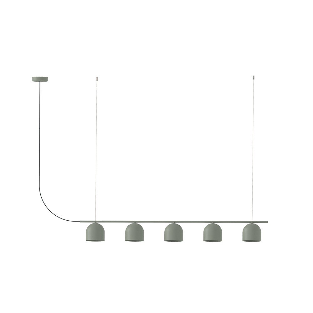 Suspension Rio Chandelier en fer par Robin Lamps Suspension Rio Chandelier en fer par Robin Lamps, taille M, 5 abat-jours, finition vert