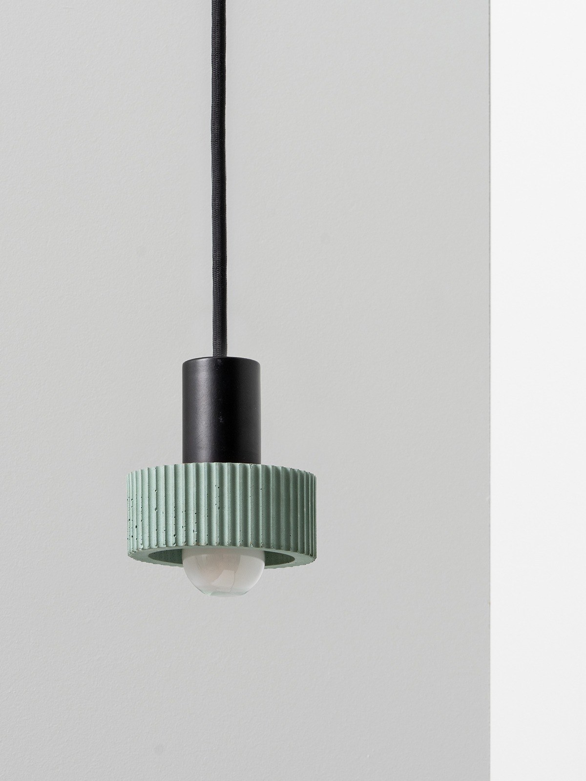 Suspension S5 en béton par Stefan Gant x Gant Lights Suspension S5 en béton par Stefan Gant x Gant Lights, jade
