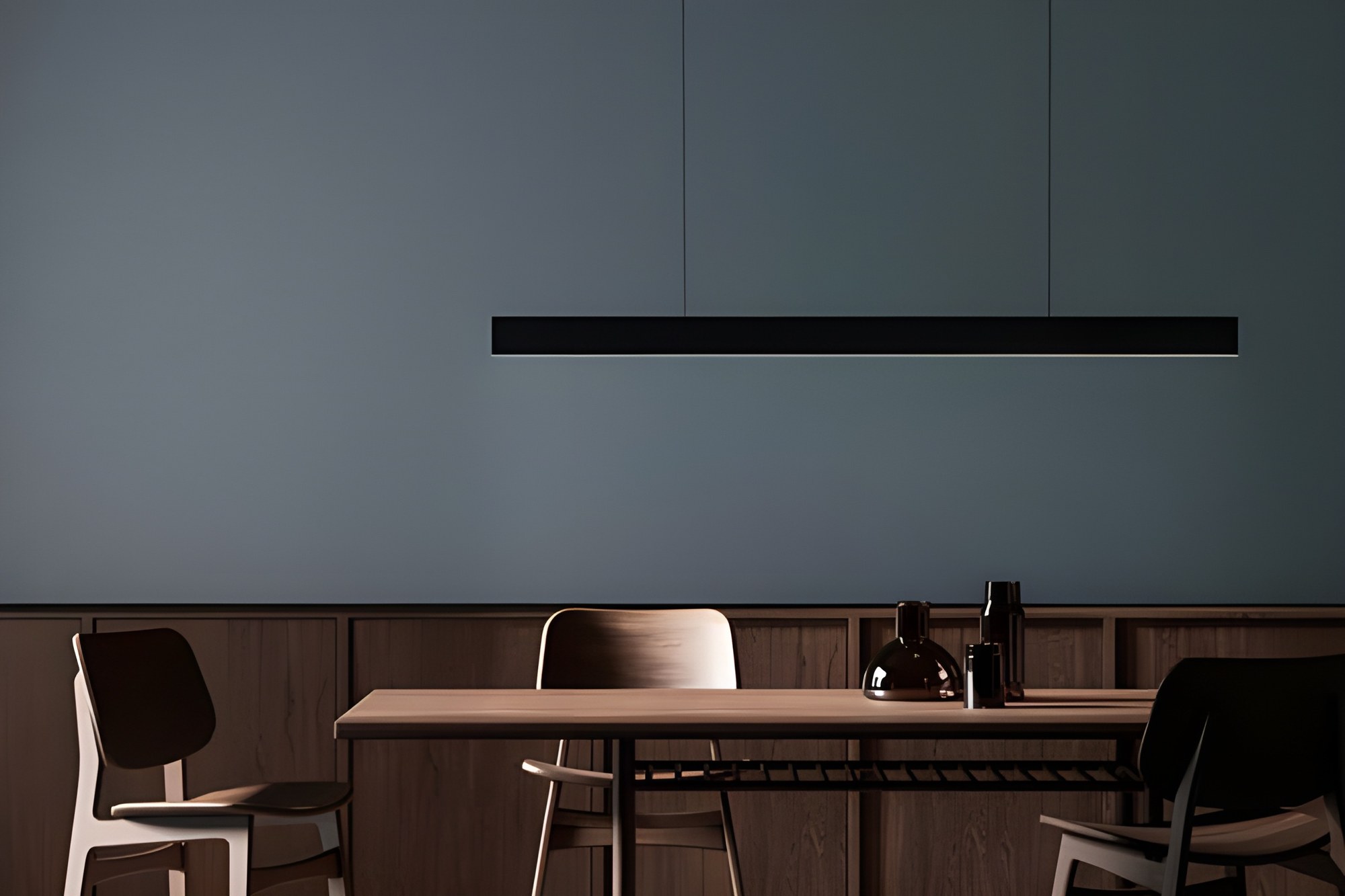 Suspension Supreme LED noire au-dessus d'une table à manger