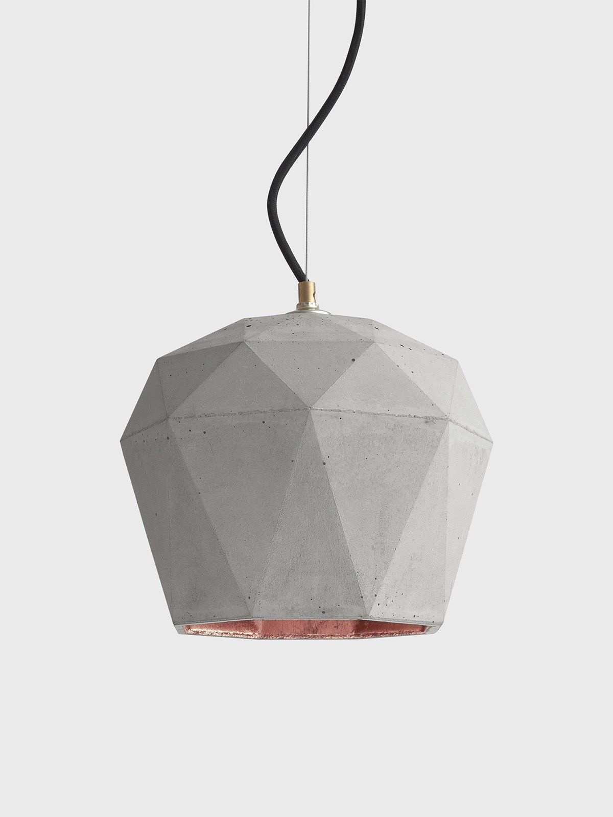 Suspension T4 béton clair triangulaire par Stefan Gant x Gant Lights Suspension T4 béton clair avec intérieur cuivre
