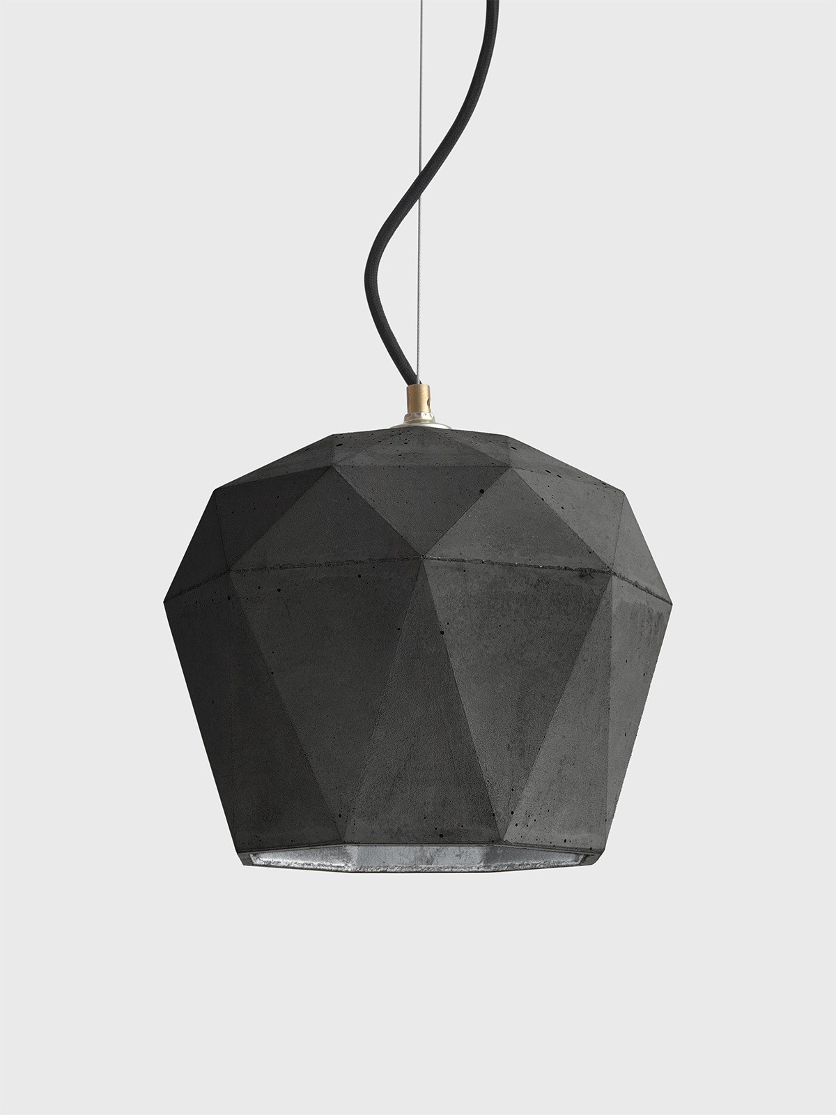 Suspension T4 béton foncé triangulaire par Stefan Gant x Gant Lights Suspension T4 béton foncé avec intérieur argent