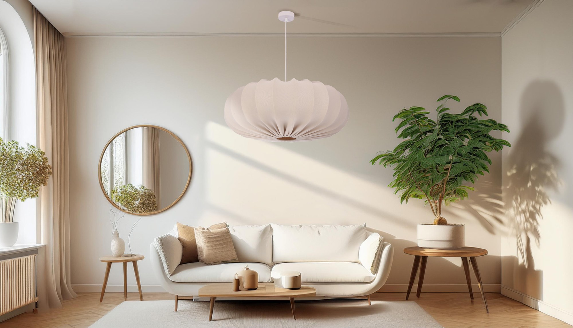 Suspension tissu japandi plissé beige ou marron, Ø 66 cm suspension tissu japandi plissé beige dans un salon avec miroir rond et plante verte