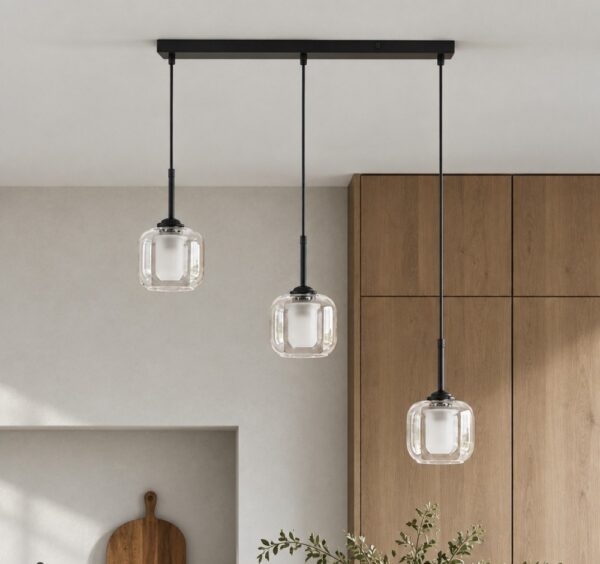 suspension trois globes verre dépoli au dessus d un ilot de cuisine