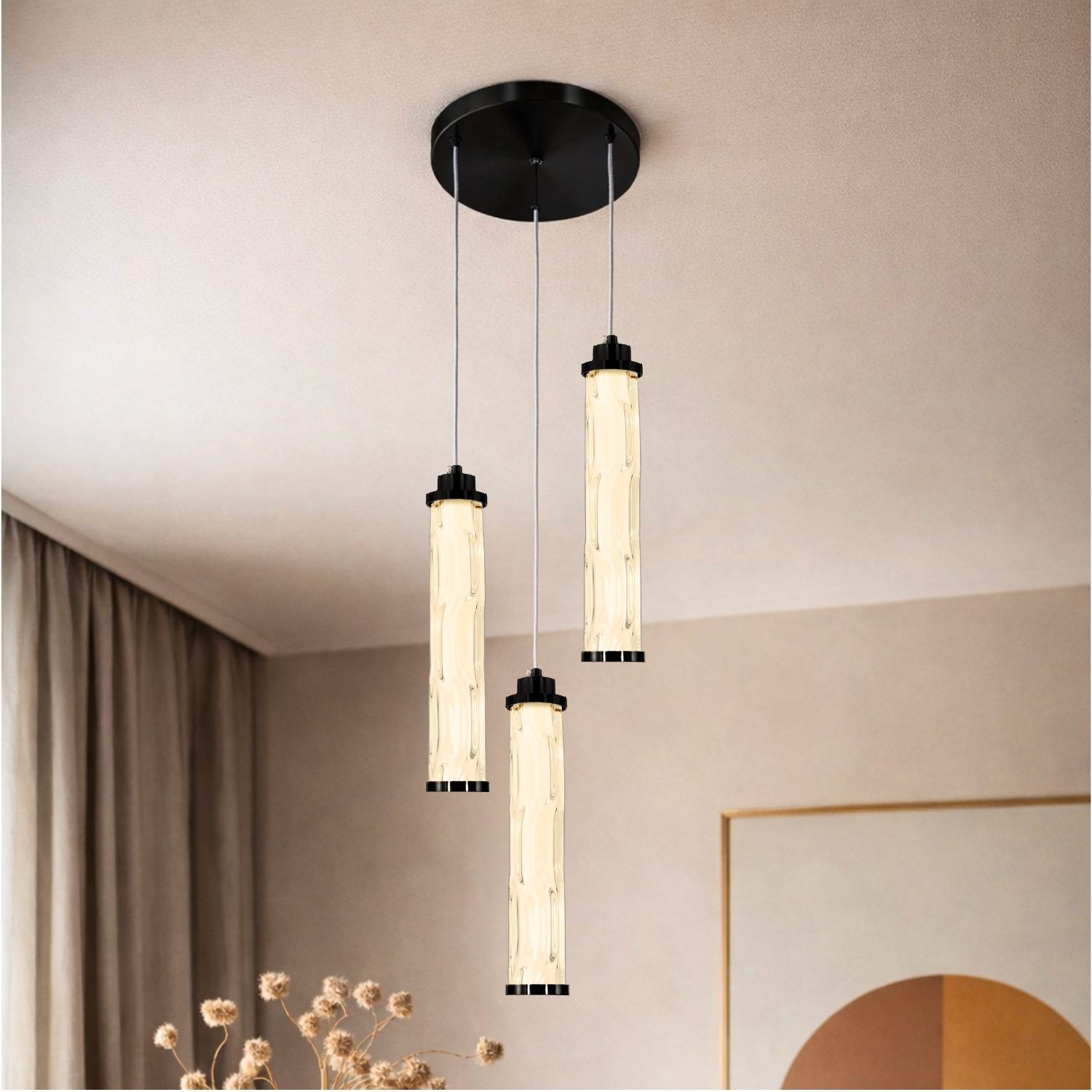 Suspension trois tubes LED en verre ondulé, platine noire, 25 W suspension trois tubes LED vue rapprochée sous le plafond