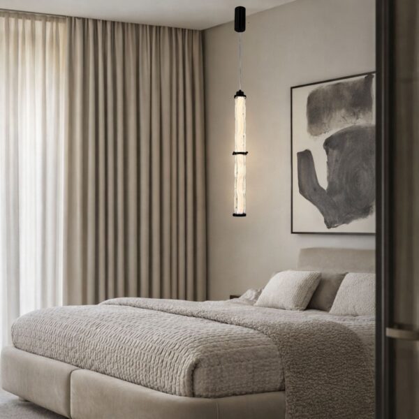 suspension tube en verre ondulé 18 W au pied d un lit