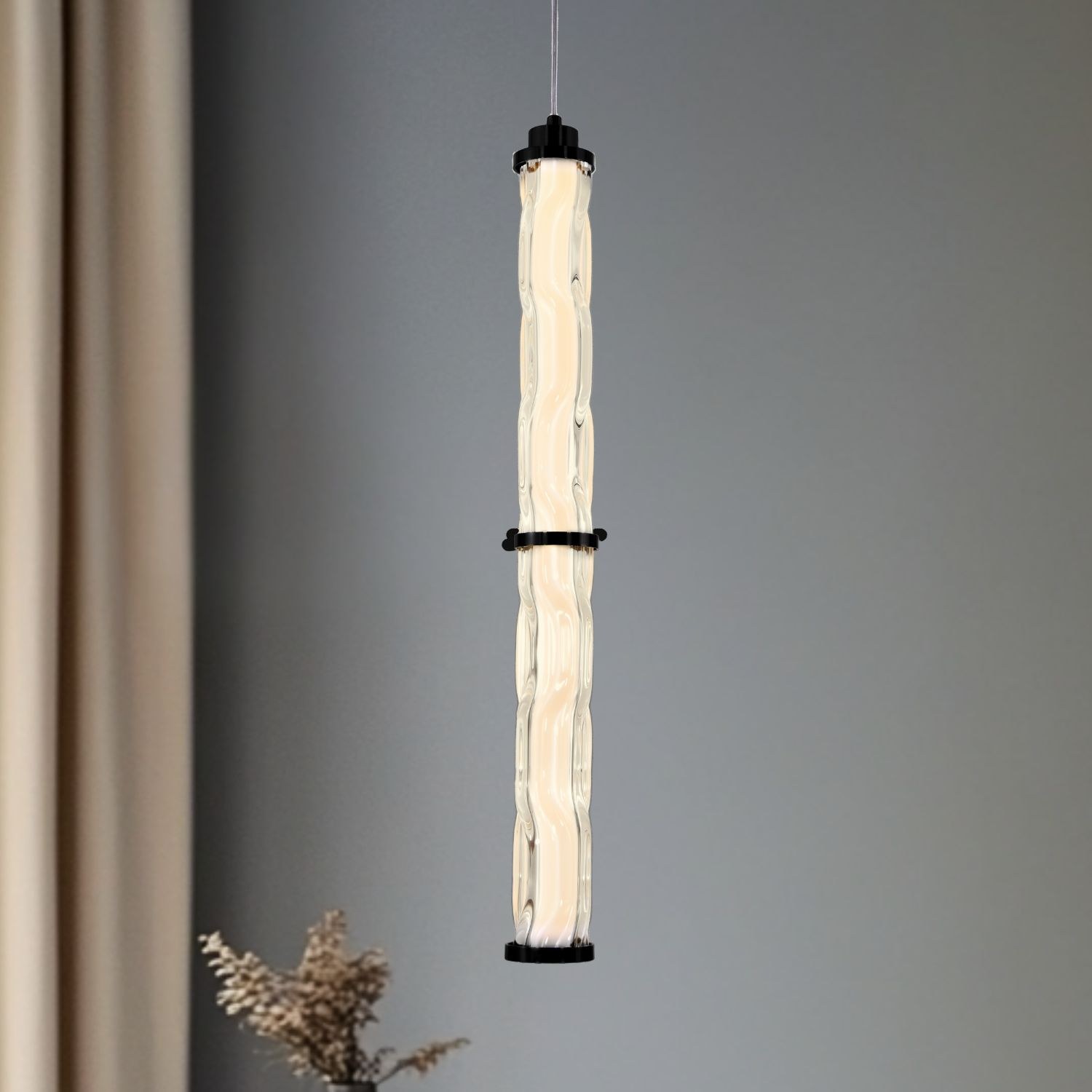 Suspension tube en verre ondulé et métal noir, LED, 2 puissances suspension tube en verre ondulé 18 W vue rapprochée du tube