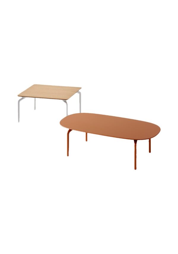 table basse accueil Inclass Kern, plateau en chêne et plateau ovale orange, fond blanc