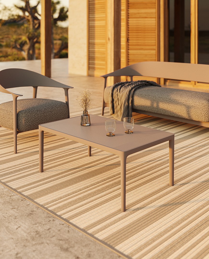 Table basse Africa en polypropylène au design contemporain par Eugeni Quitllet x Vondom table basse Africa Vondom en situation, photo d'ambiance