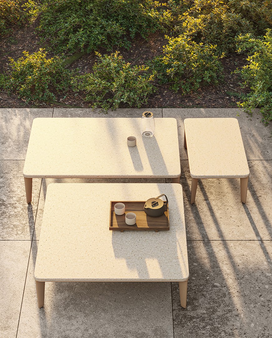 table basse Pasadena Vondom dans un salon d'extérieur