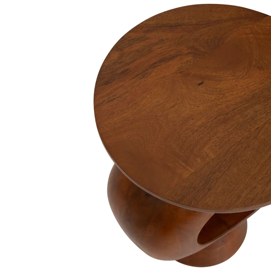 Table d'appoint Farren par Urban Nature Culture, manguier brun table d'appoint bois Farren Urban Nature Culture, détail du plateau en manguier et du veinage