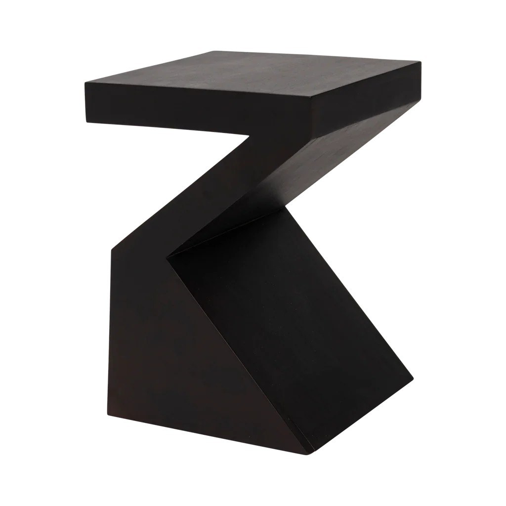 Table d'appoint Gama par Urban Nature Culture, manguier noyer foncé table d'appoint bois Gama Urban Nature Culture, vue de profil de la découpe en Z sur fond blanc