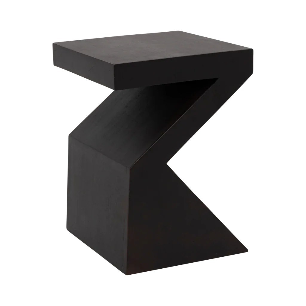 Table d'appoint Gama par Urban Nature Culture, manguier noyer foncé table d'appoint bois Gama Urban Nature Culture, vue de trois quarts sur fond blanc