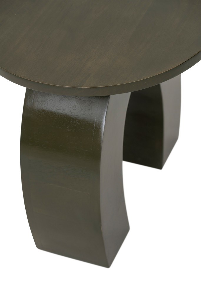 Table d'appoint Fero par Urban Nature Culture, manguier kalamata table d'appoint manguier Fero Urban Nature Culture, détail de l'arche et du plateau