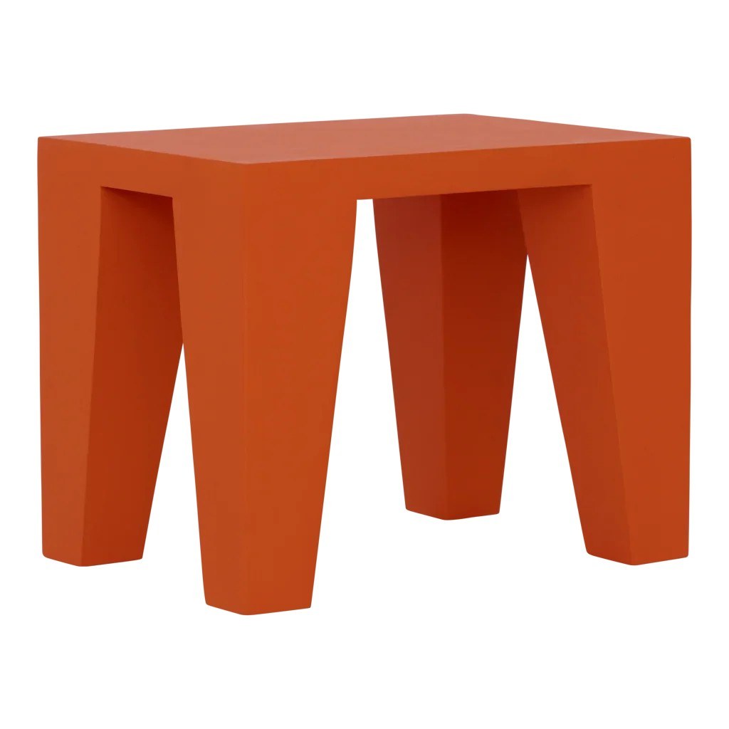 Table d'appoint Léon par Urban Nature Culture, manguier orange table d'appoint manguier Léon Urban Nature Culture, vue de trois quarts sur fond blanc