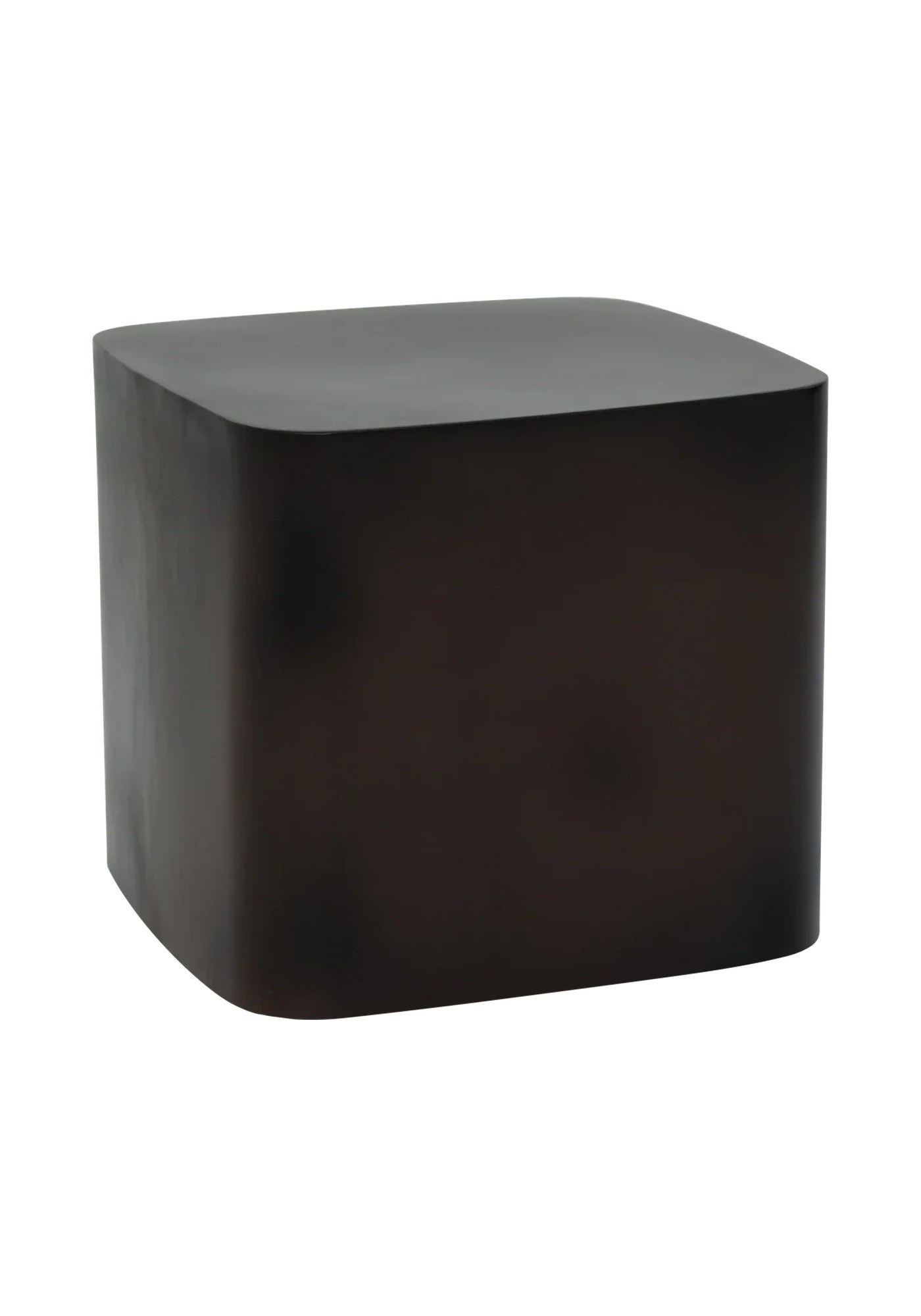 Table d'appoint Evan par Urban Nature Culture, métal brun mat table d'appoint métal Evan Urban Nature Culture, cube arrondi en fer brun mat sur fond blanc