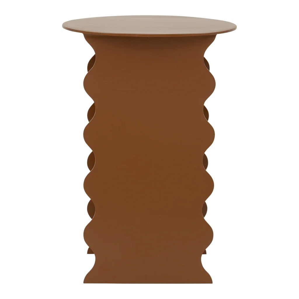 Table d'appoint Ondulée par Urban Nature Culture, métal adobe table d'appoint métal Ondulée Urban Nature Culture, vue de face des pieds en vagues sur fond blanc