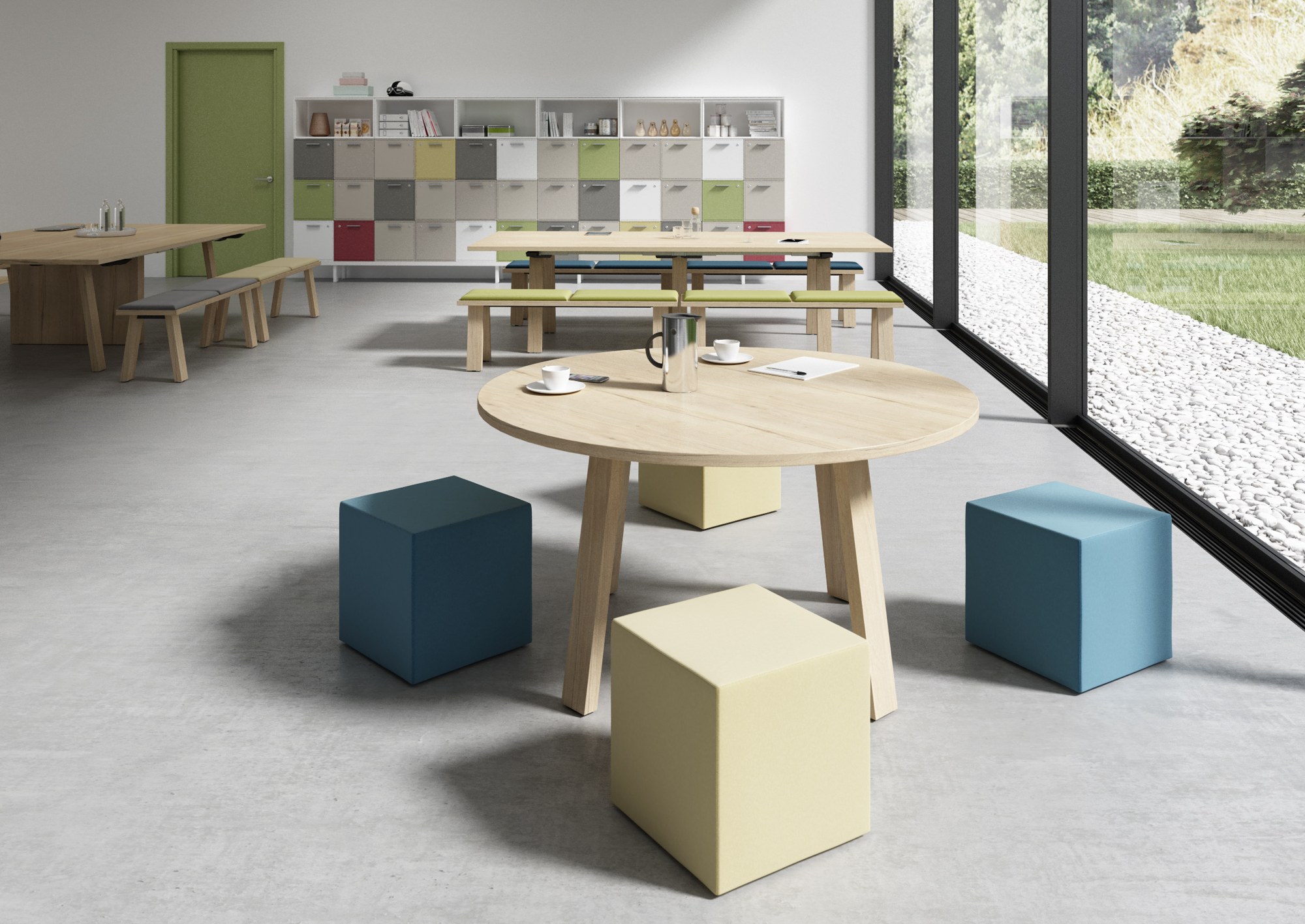 Table de réunion Farm par Bralco, chêne vieilli, 240 ou 276 cm table de réunion Farm Bralco ronde avec poufs dans un espace commun lumineux