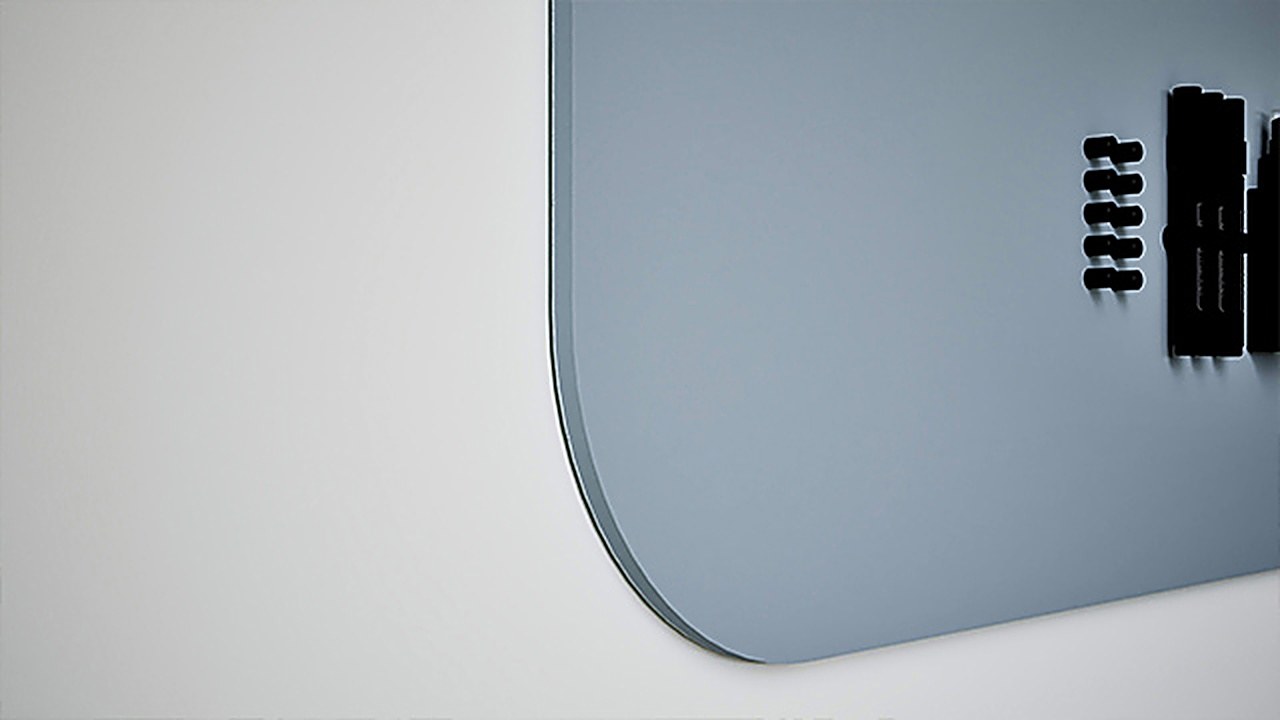 Tableau blanc angles arrondis Curve par Chameleon, sans cadre tableau blanc angles arrondis Curve, détail du coin arrondi et de la tranche sans cadre