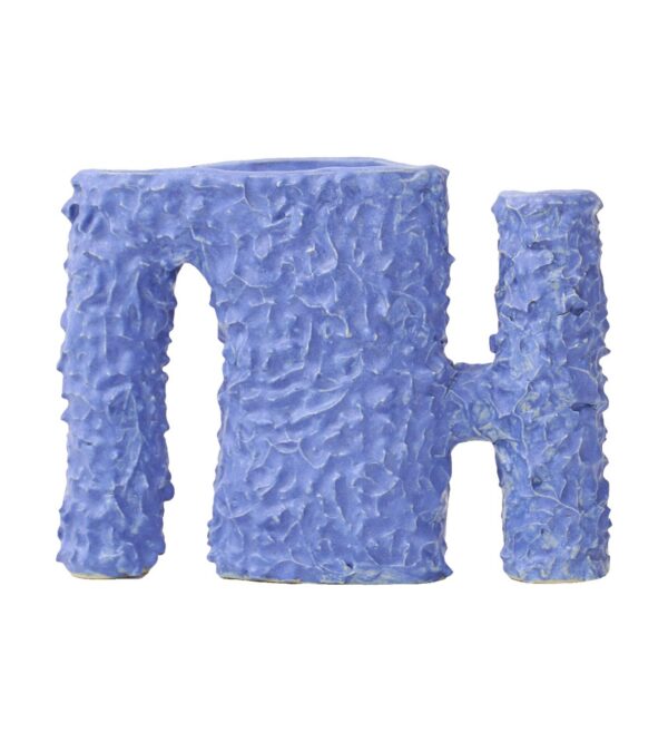 vase céramique Furry doggo SIUP bleu à texture rugueuse sur fond blanc