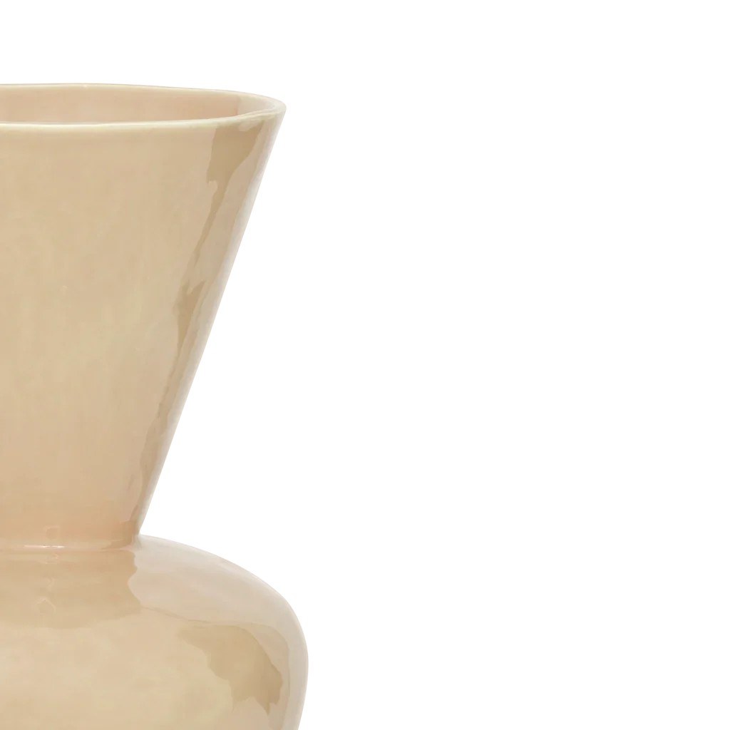 Vase Langa par Urban Nature Culture, céramique beige clair vase céramique Langa Urban Nature Culture, détail du col évasé