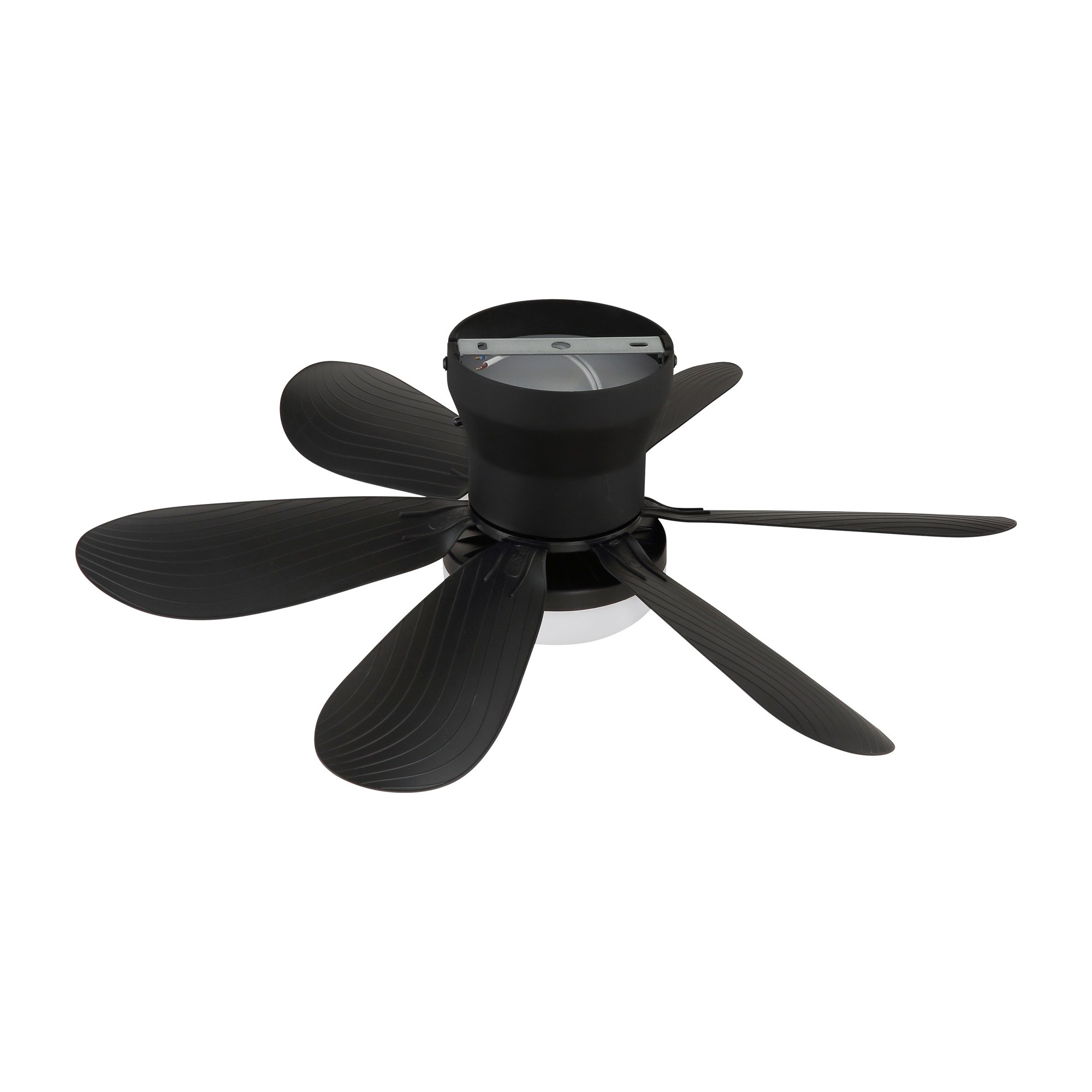 Ventilateur de plafond noir avec lumière LED et télécommande Ø 51 cm ventilateur plafond 51 cm noir à six pales avec lumière LED, détail des pales striées et du moteur vus de côté