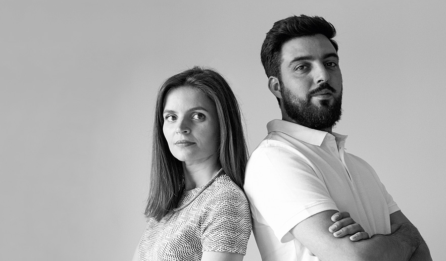 Lampe à poser aimantée Glint blanc en liège et métal par Filipa Mendes & Gustavo Macedo Galula studio