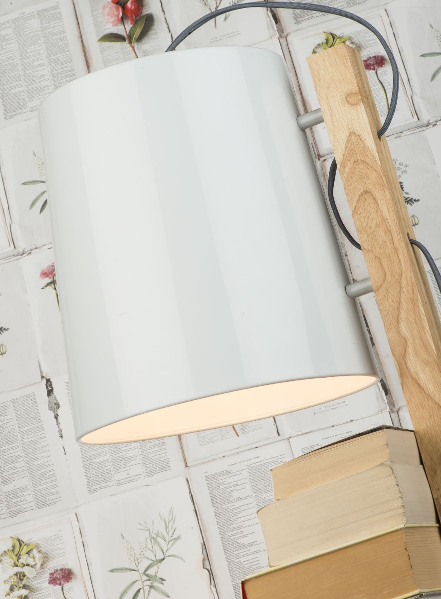 Lampadaire bibliothèque Cambridge en bois au design anglo-saxon par It's About Romi Lampadaire bibliothèque Cambridge en bois au design anglo-saxon par It's About Romi