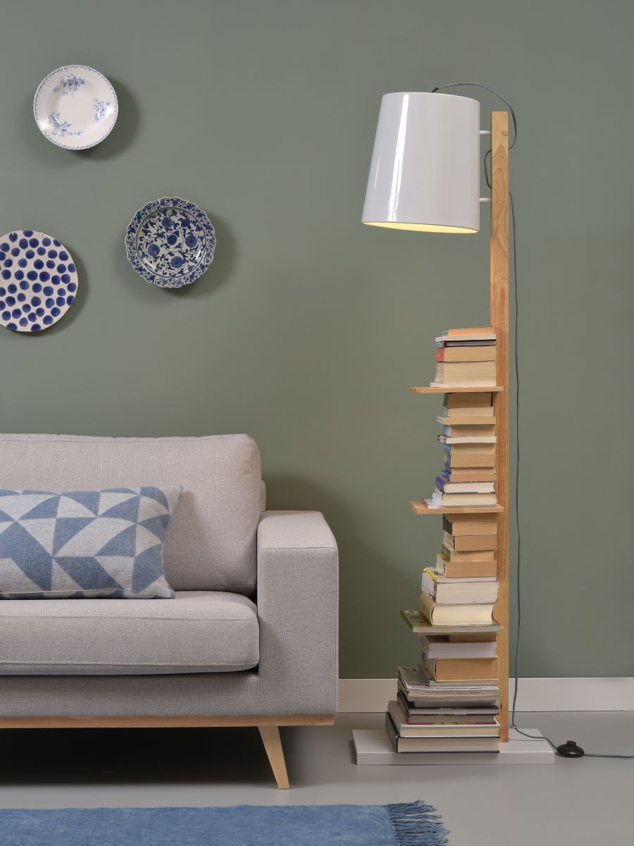 Lampadaire bibliothèque Cambridge en bois au design anglo-saxon par It's About Romi Lampadaire bibliothèque Cambridge en bois au design anglo-saxon par It's About Romi