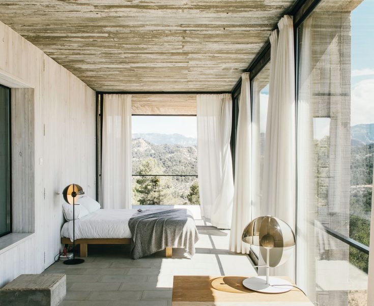 Lampadaire Theia LED 7,6W avec un abat-jour en demi-sphère par Mathias Hahn - Marset Lampadaire Theia LED 7,6W avec un abat-jour en demi-sphère par Mathias Hahn - Marset
