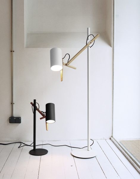Lampe à poser Liseuse Scantling avec double bras articulé en bois par Mathias Hahn - Marset Lampe à poser Liseuse Scantling avec double bras articulé en bois par Mathias Hahn - Marset