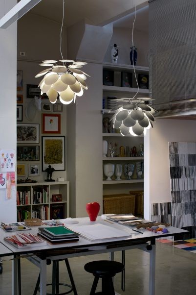 Suspension Discocó Ø35cm avec abat-jour 35 pétales en abs laqués par Christophe Mathieu - Marset Suspension Discocó Ø35cm avec abat-jour 35 pétales en abs laqués par Christophe Mathieu - Marset