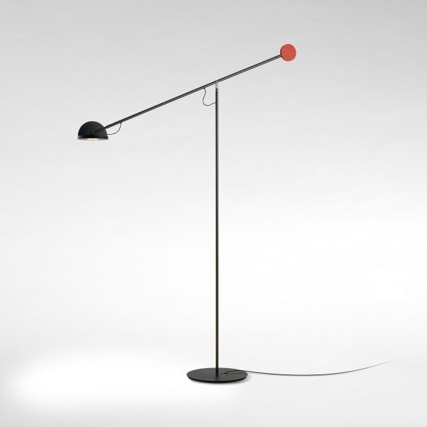 Lampadaire Copérnica LED avec bras articulé en acier par Ramírez i Carrillo - Marset Lampadaire Copérnica LED avec bras articulé en acier par Ramírez i Carrillo - Marset