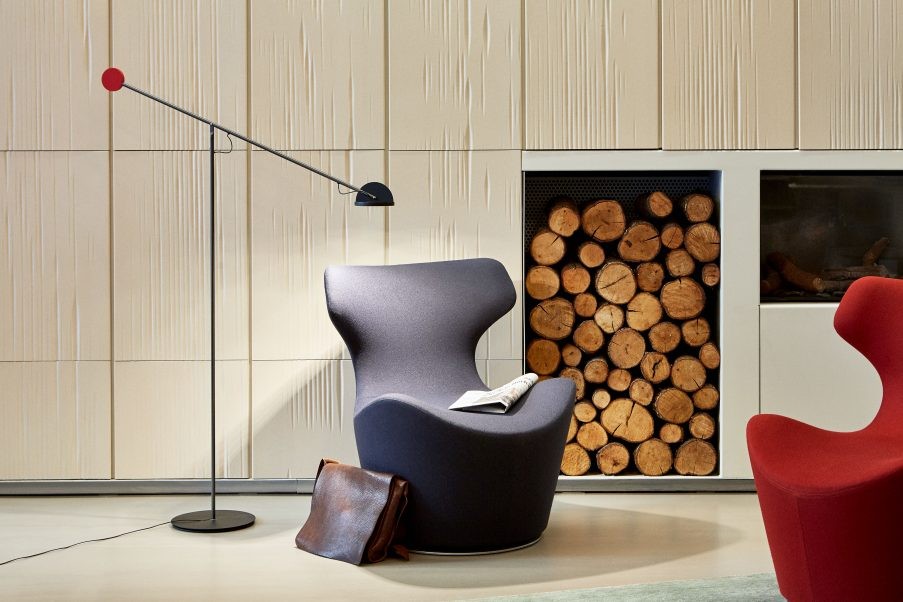Lampadaire Copérnica LED avec bras articulé en acier par Ramírez i Carrillo - Marset Lampadaire Copérnica LED avec bras articulé en acier par Ramírez i Carrillo - Marset